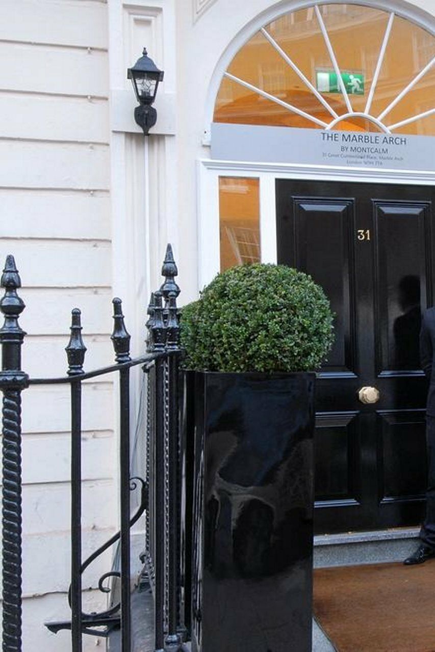 더 마블 아치 런던 외부 사진 The door of 31 Savile Row, the home of the Beatles